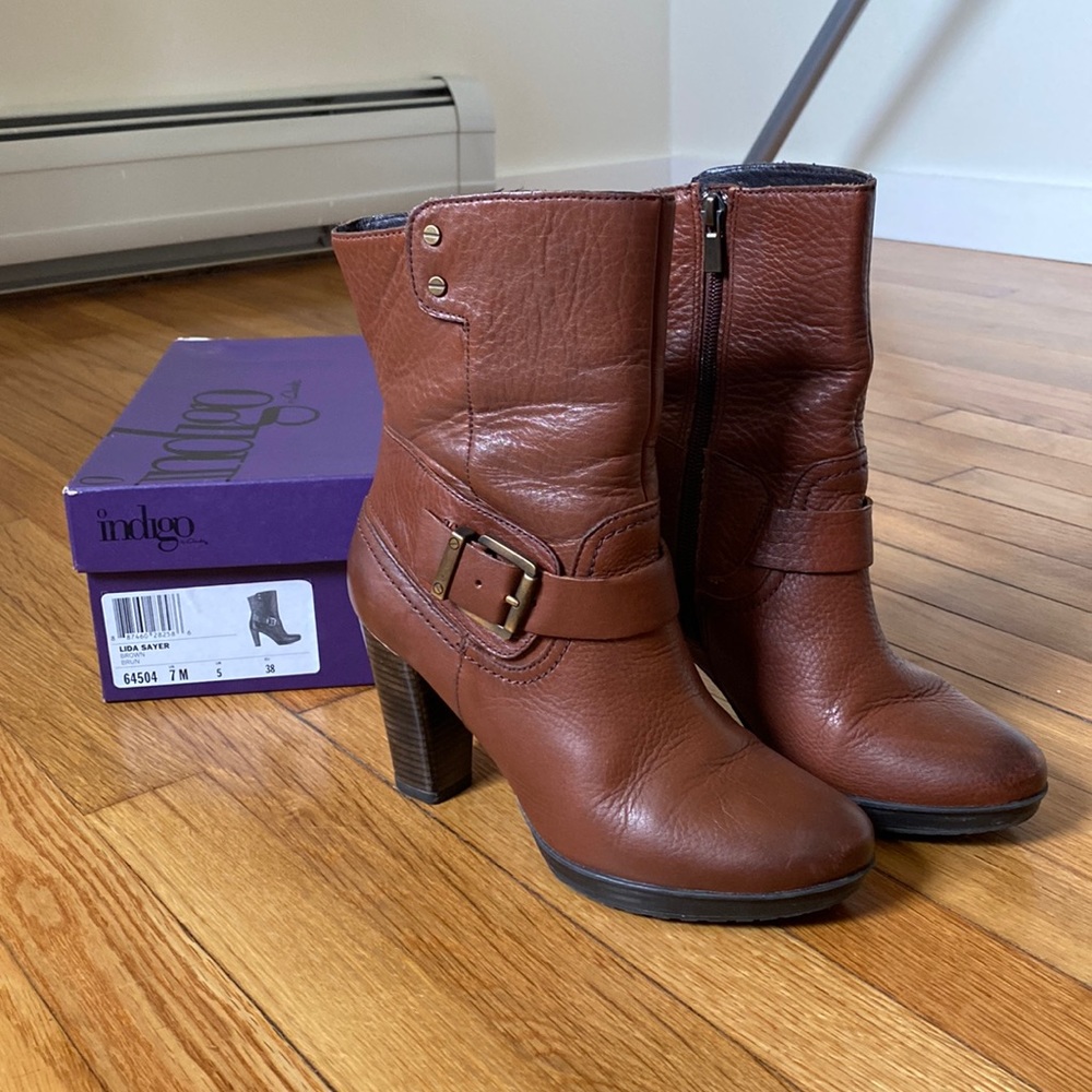 Clarks Indigo Lida Sayer Bootie in Tan. Size 7M. 3” heel